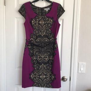 Capped sleeve dress. Black/purple